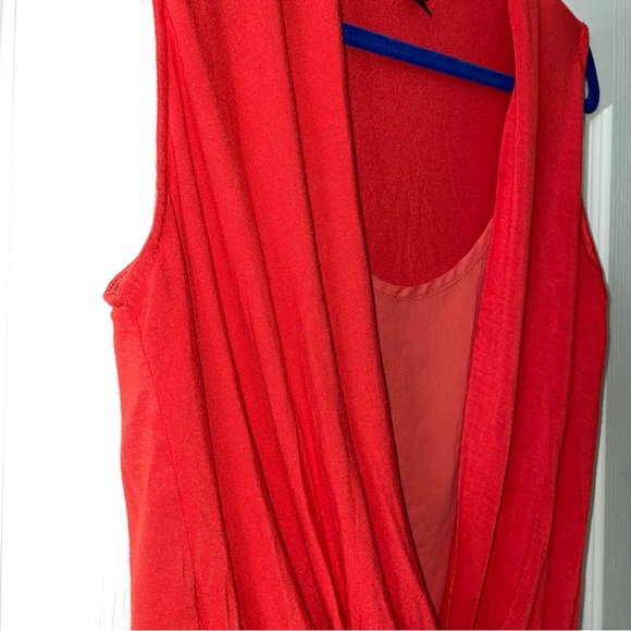 2B BEBE SLEEVELESS PLUNGING CROSSOVER Wrap Red Top Size Small - Picture 3 of 7